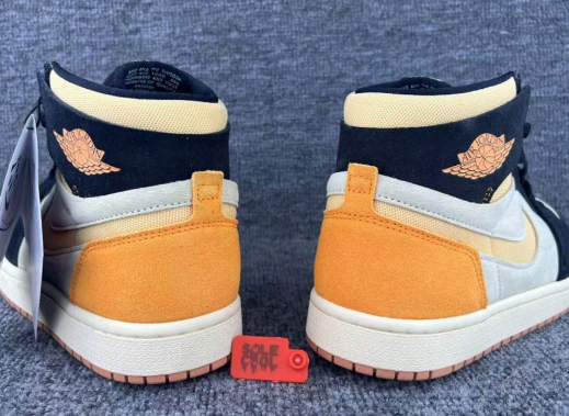 AIR JORDAN AJ1 ZOOM CMFT MUSLIN/GOLD BLACK ORANGE DV1307-100